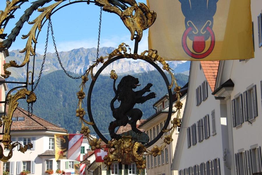 ホテル Zum Schwarzen Loewen アルトドルフ エクステリア 写真